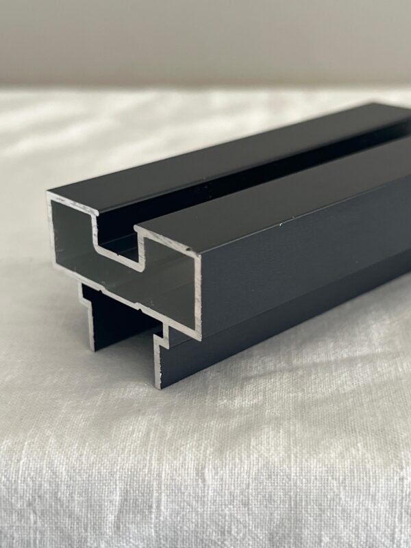 horizontal profile black